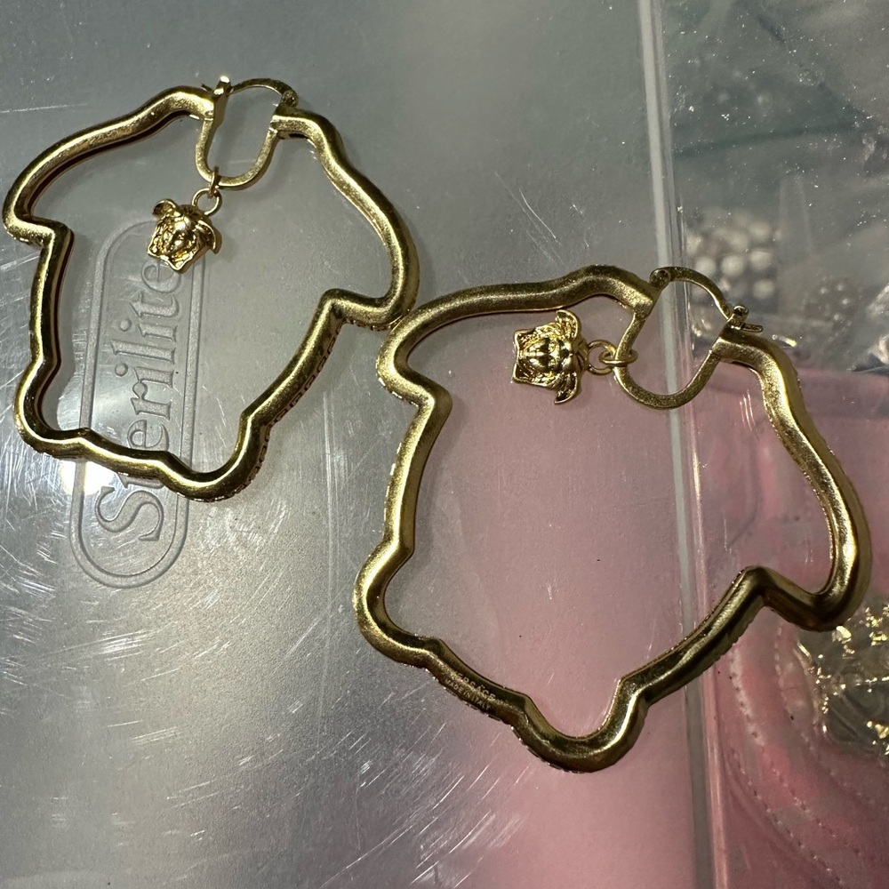 Medusa shaped hoop earrings